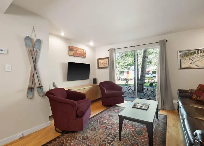 Relaxing 2 Bedroom Steps From Vail Resort